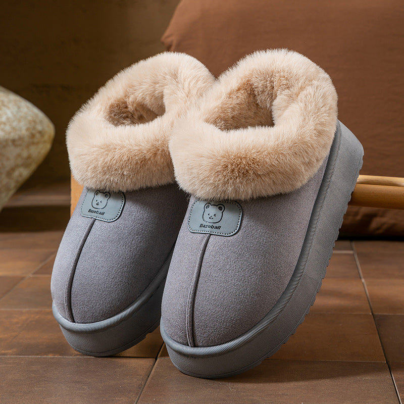Trendy winter slippers, suitable both for home and outdoors, in a single color with fur for women