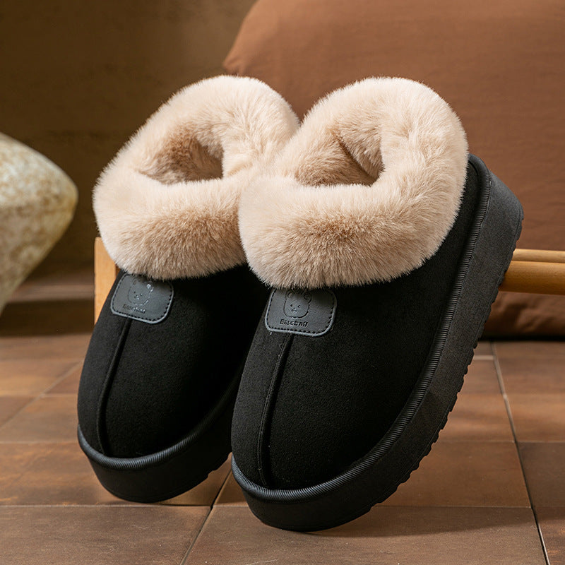 Trendy winter slippers, suitable both for home and outdoors, in a single color with fur for women