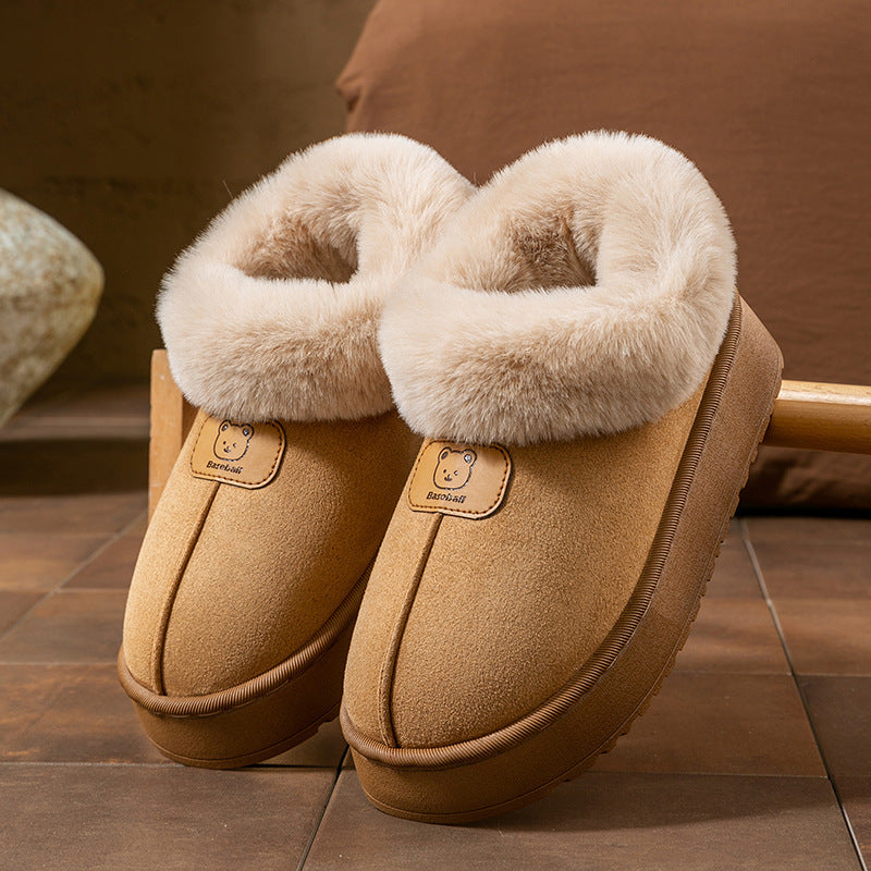Trendy winter slippers, suitable both for home and outdoors, in a single color with fur for women