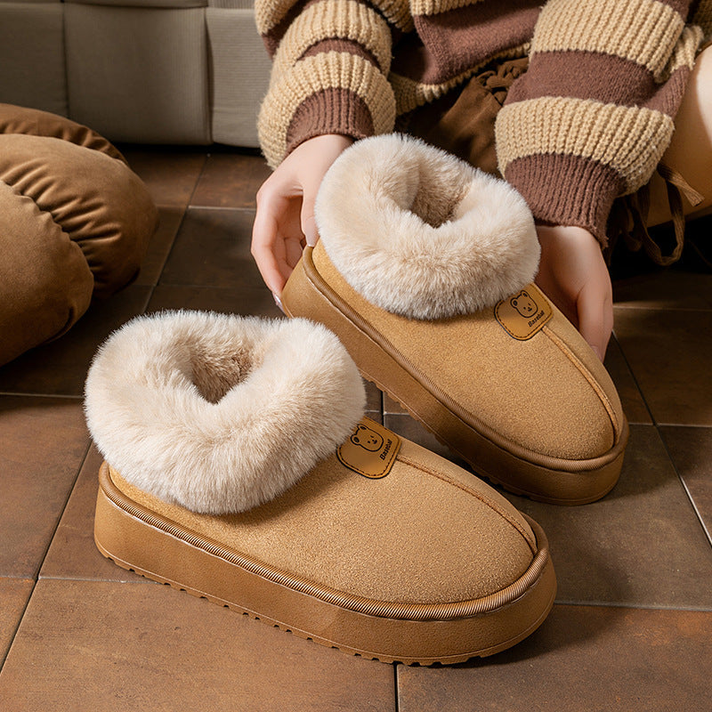 Trendy winter slippers, suitable both for home and outdoors, in a single color with fur for women