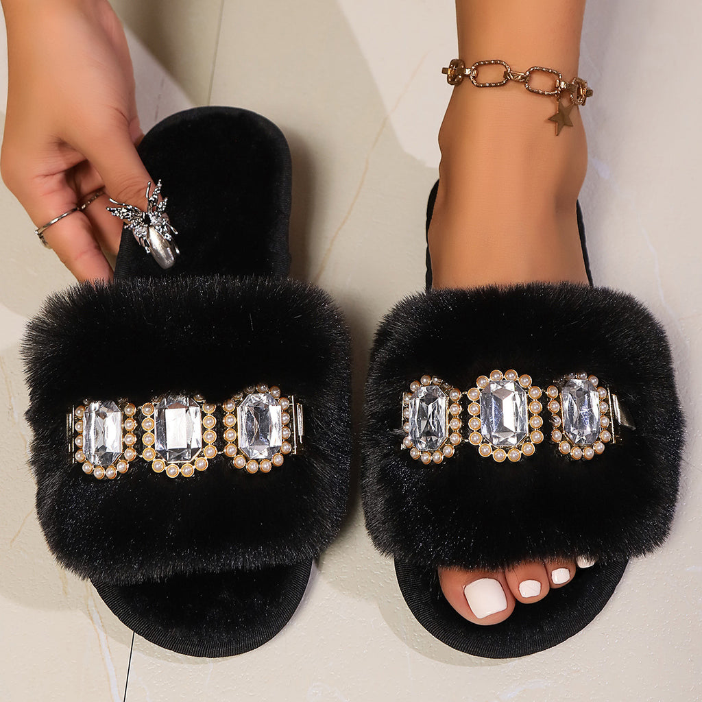 Fashionable fluffy slippers for women with stylish ‘diamond’ details