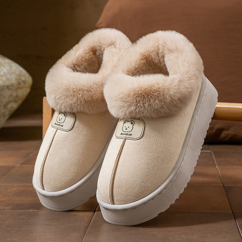 Trendy winter slippers, suitable both for home and outdoors, in a single color with fur for women