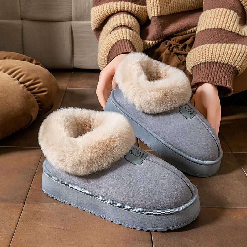 Trendy winter slippers, suitable both for home and outdoors, in a single color with fur for women