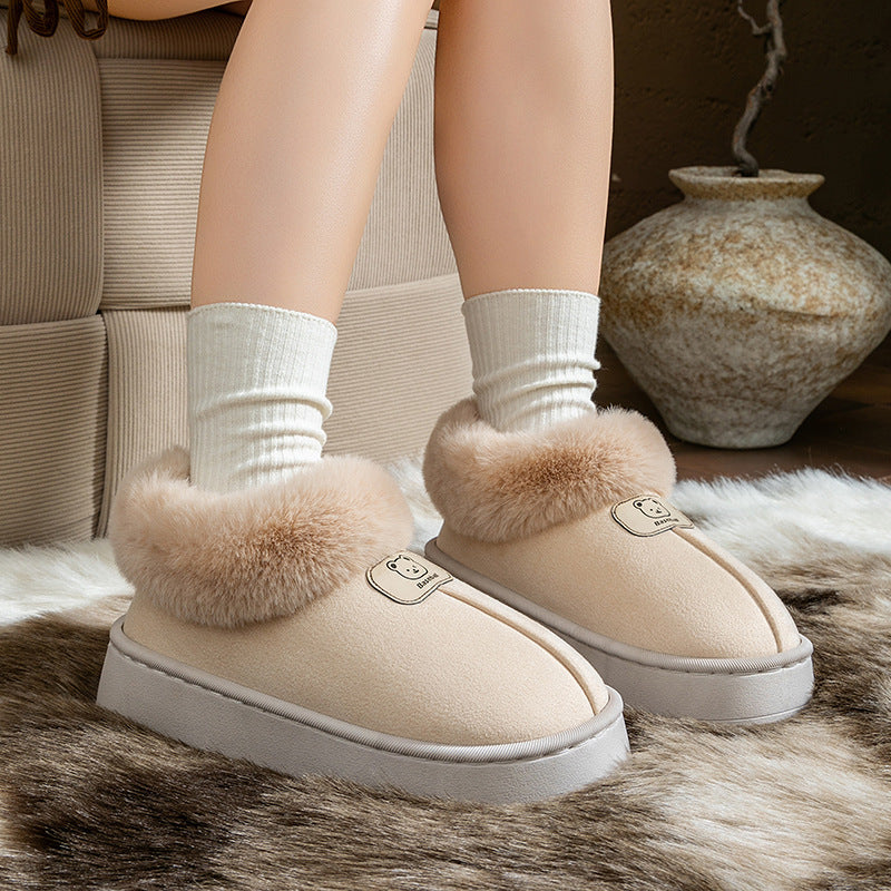 Trendy winter slippers, suitable both for home and outdoors, in a single color with fur for women