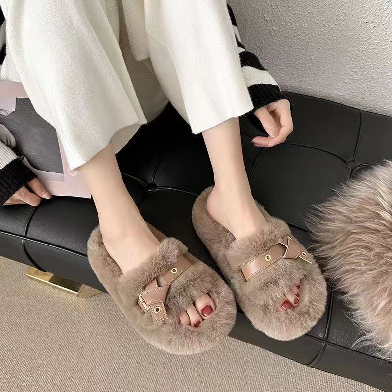 Plush trendy women’s sandal slippers in a single color